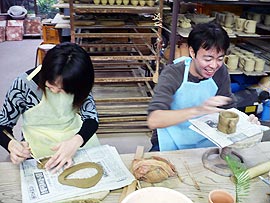 陶芸体験中！楽しそうです♪